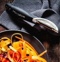 Load image into Gallery viewer, Microplane Professional Peeler