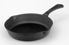 Load image into Gallery viewer, Victor Cast Iron Skillet - 10"