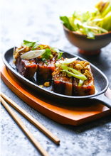 Load image into Gallery viewer, World of Flavours Oriental Cast Iron Sizzle Platter