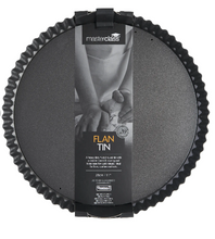 Load image into Gallery viewer, MasterClass Non-Stick Fluted Round Flan/Quiche Tin - 11"