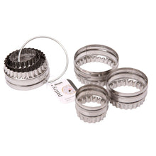 Load image into Gallery viewer, Cookie cutters crinkled and plain set 3 on ring