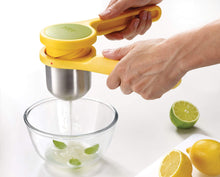 Load image into Gallery viewer, Joseph Joseph Helix Citrus Press
